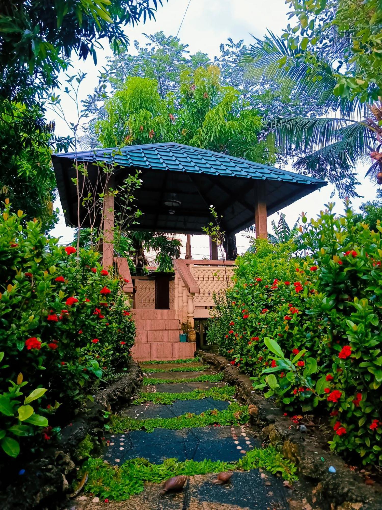 אלמינוס Monte Rio Gardens Bed & Breakfast מראה חיצוני תמונה
